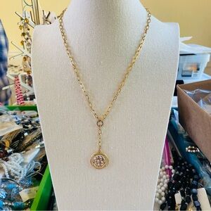 Elegant Gold Pendant Necklace
